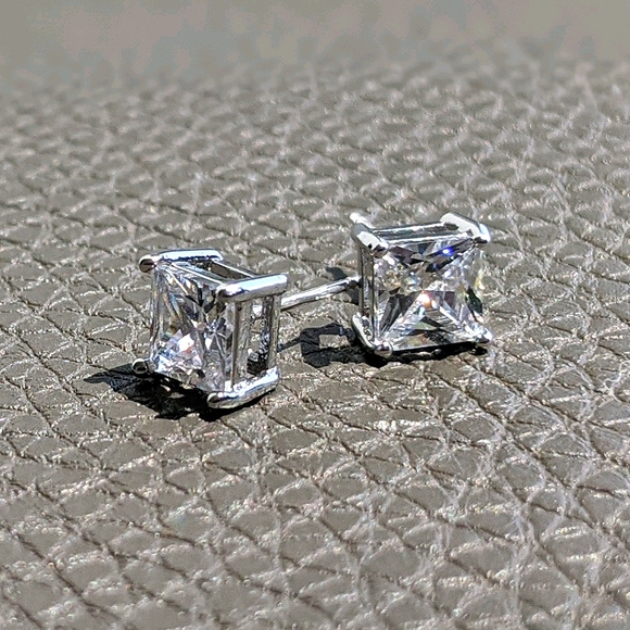 🔻5️⃣0️⃣% 💎 6MM AAA CUBIC ZIRCONIA PRINCESS CUT DIAMOND STUDS SILVER OVERLAY - Picture 2 of 4